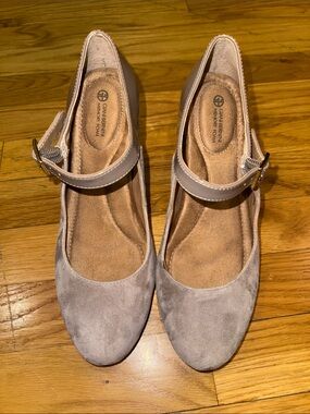 Giani Bernini Gray Taupe Mary Jane pump with Buckle